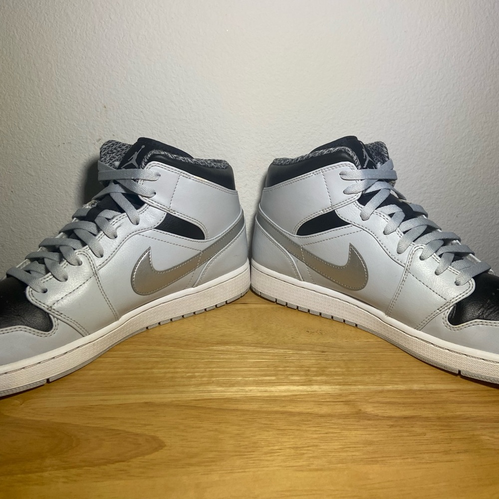 *Rare* Air Jordan 1 Retro Mid 'Wolf Grey' - Picture 7 of 15
